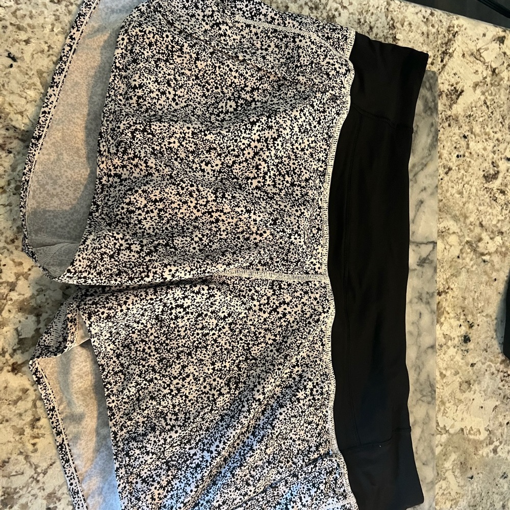Lululemon Shorts Size 10 Fun Black & White Pattern!